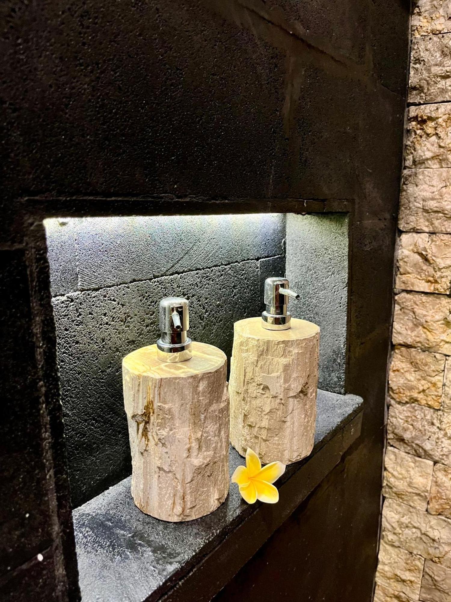 Отель Bamboo Oasis Убуд Экстерьер фото